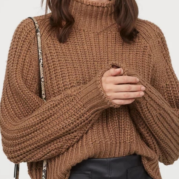 Cropped chunky knit turtleneck sweater **free*